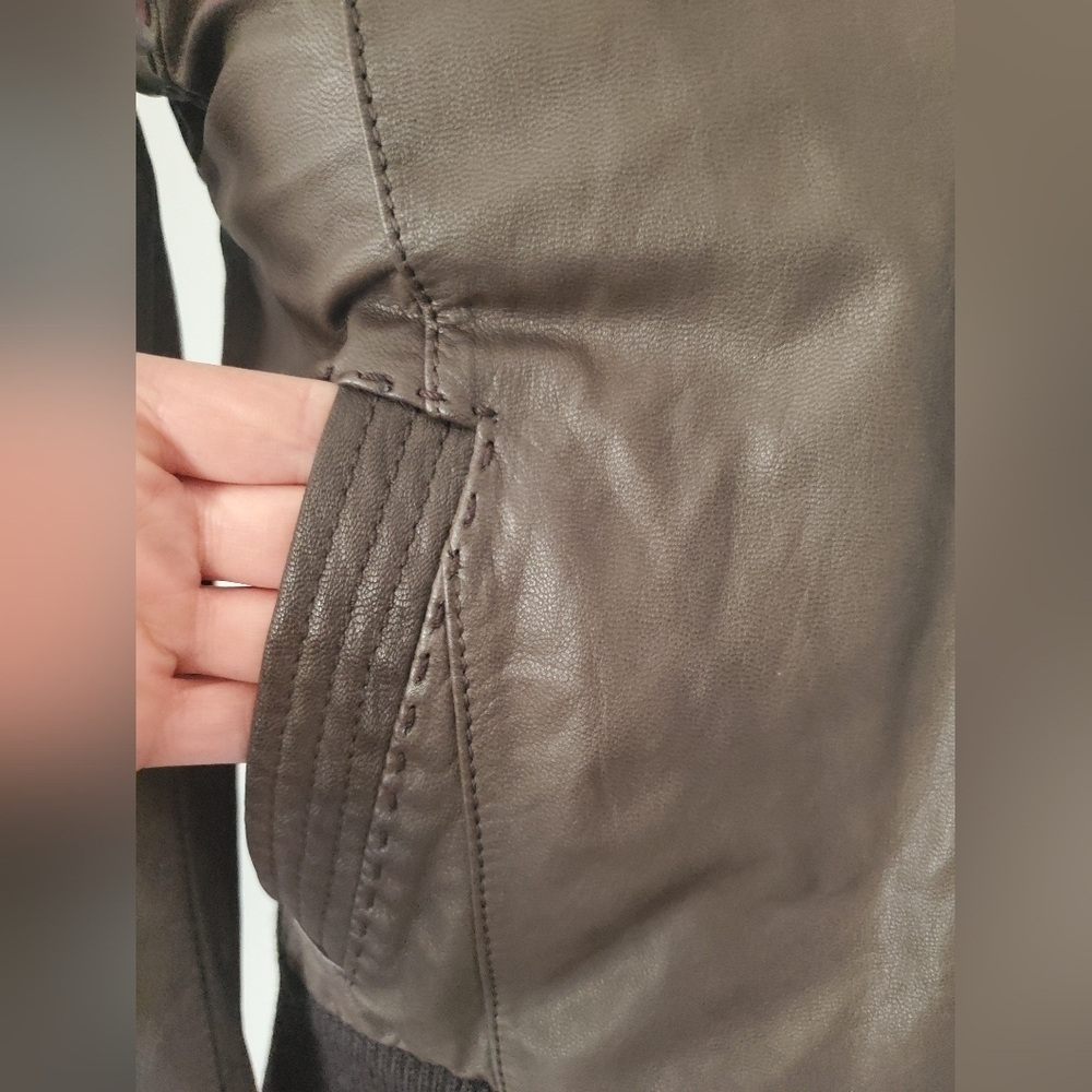 Danier fitted leather and  wool brown jacket. Size xs - Picture 4 of 10